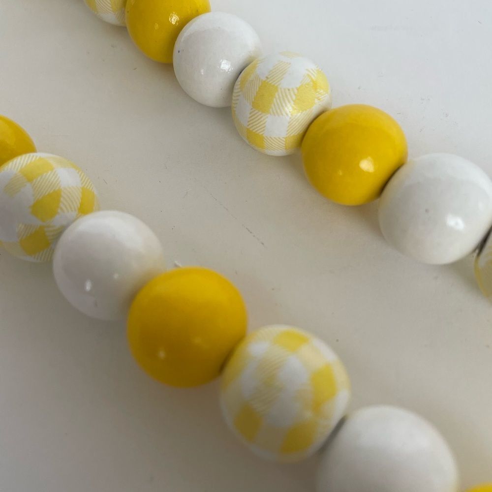 ‎SUNNY WOODEN BEAD GARLAND